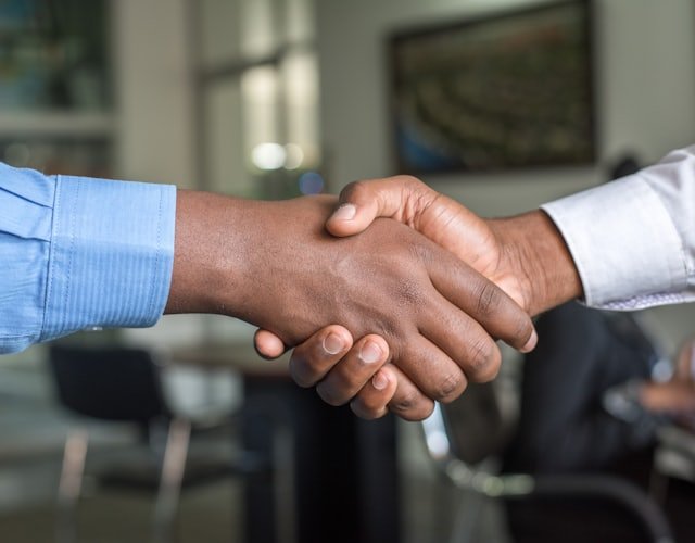 Recovery advisor shaking hands with a business owner